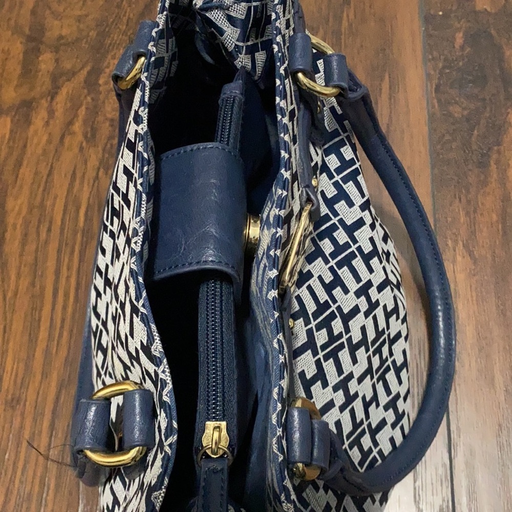 Tommy Hilfiger blue logo purse - Picture 5 of 11